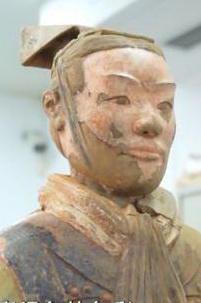 谁在指挥“地下军团”？揭秘秦兵马俑“司令”——一百多块碎片修